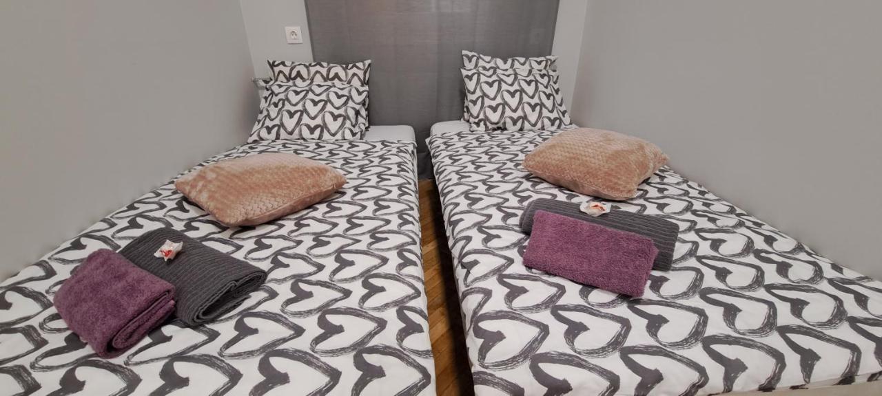 6-Pack Apartment In The Party District บูดาเปสต์ ภายนอก รูปภาพ