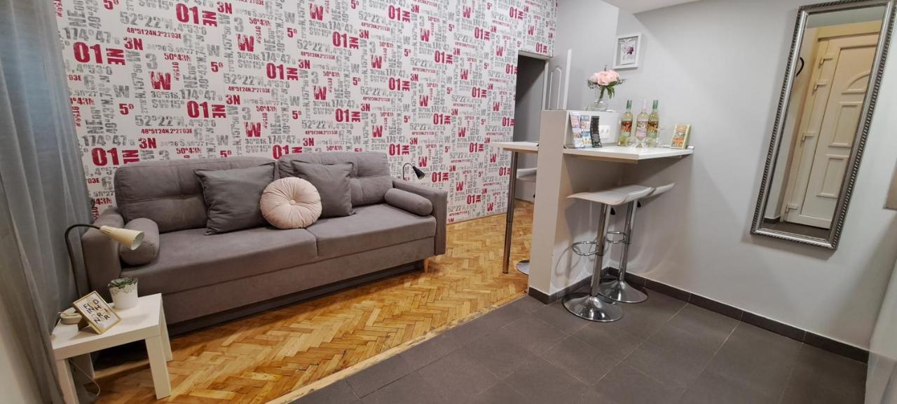 6-Pack Apartment In The Party District บูดาเปสต์ ภายนอก รูปภาพ