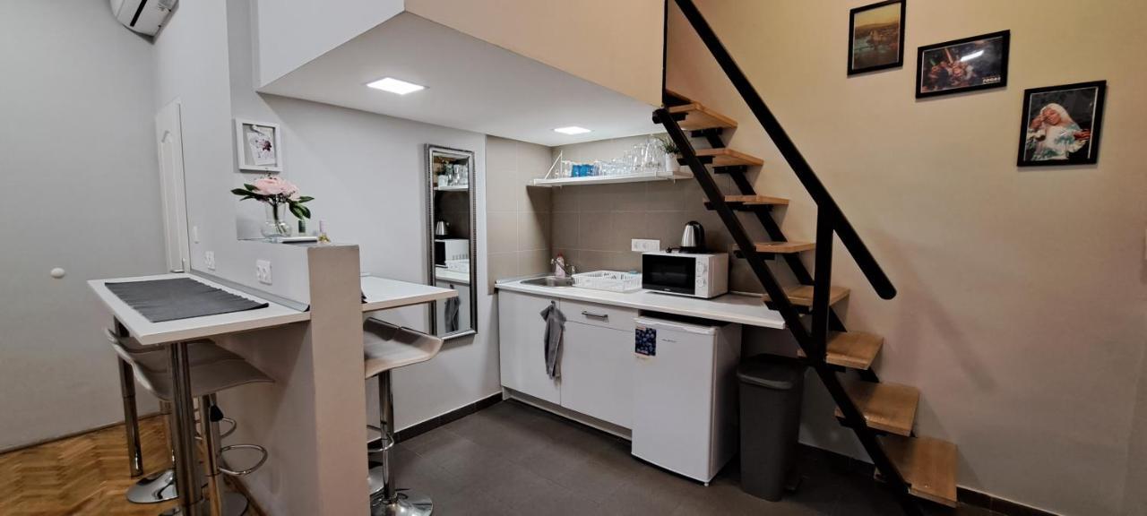 6-Pack Apartment In The Party District บูดาเปสต์ ภายนอก รูปภาพ